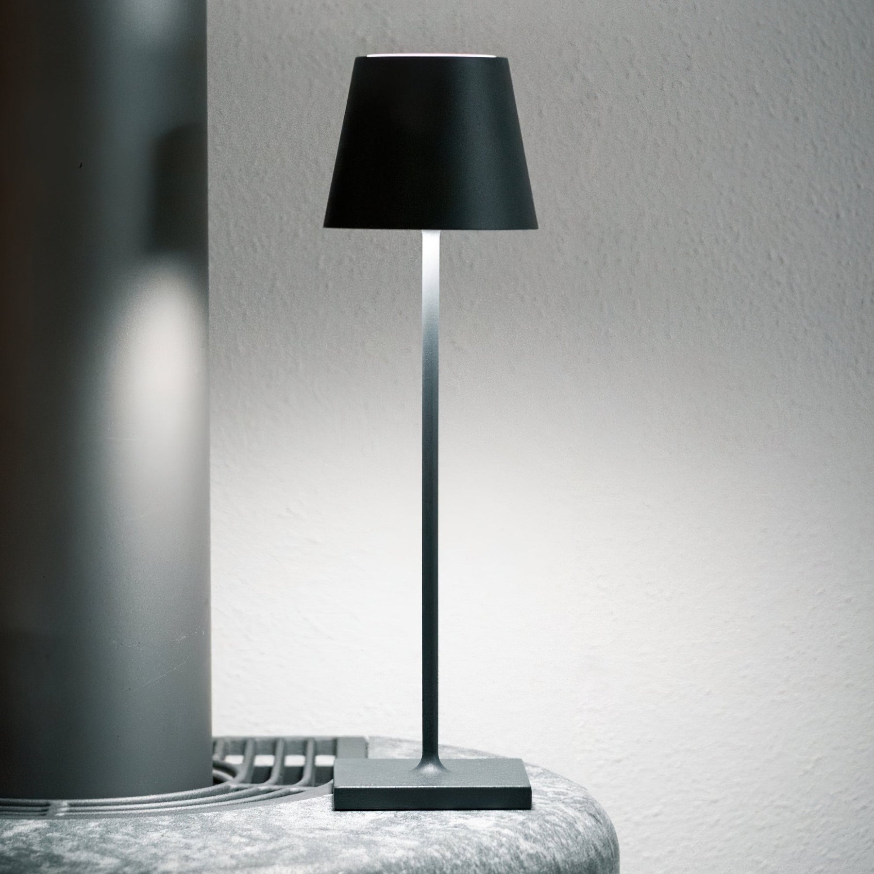 Lampe de Table LED Rechargeable - Design Compact et Tactile