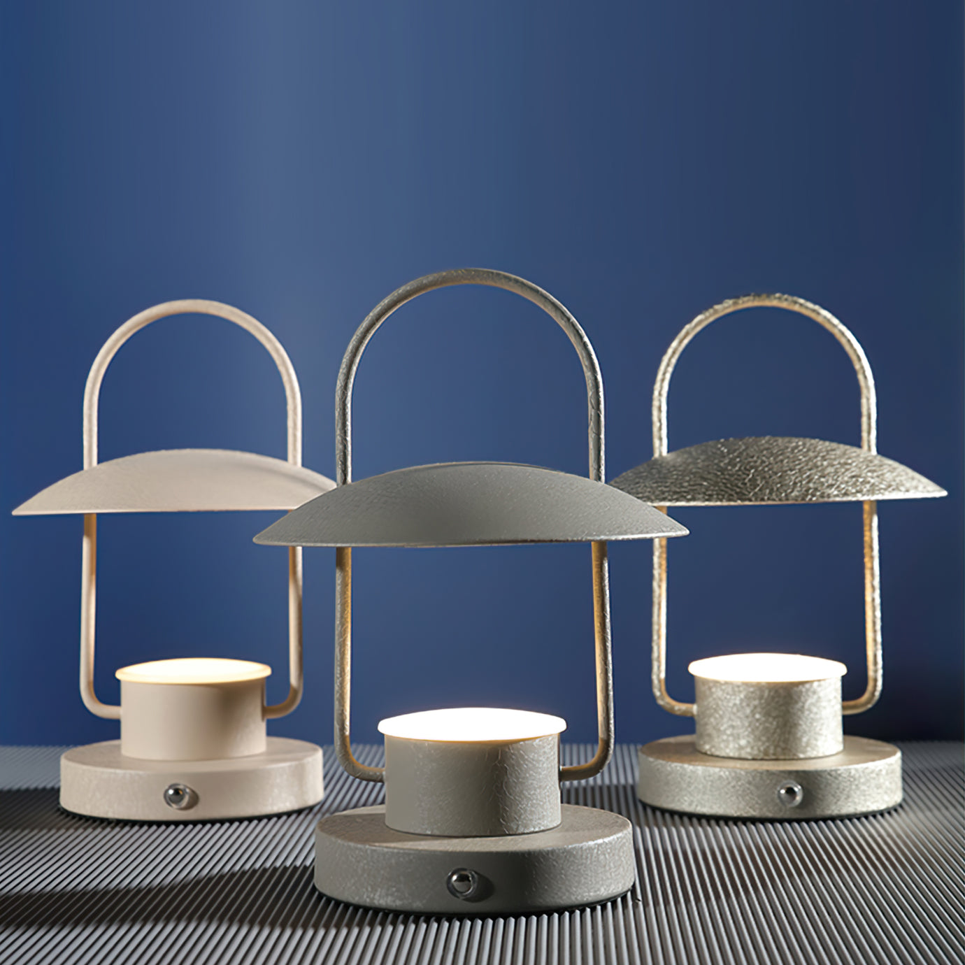 Lampe de Table Portable - Éclairage Léger et Durable en Déplacement