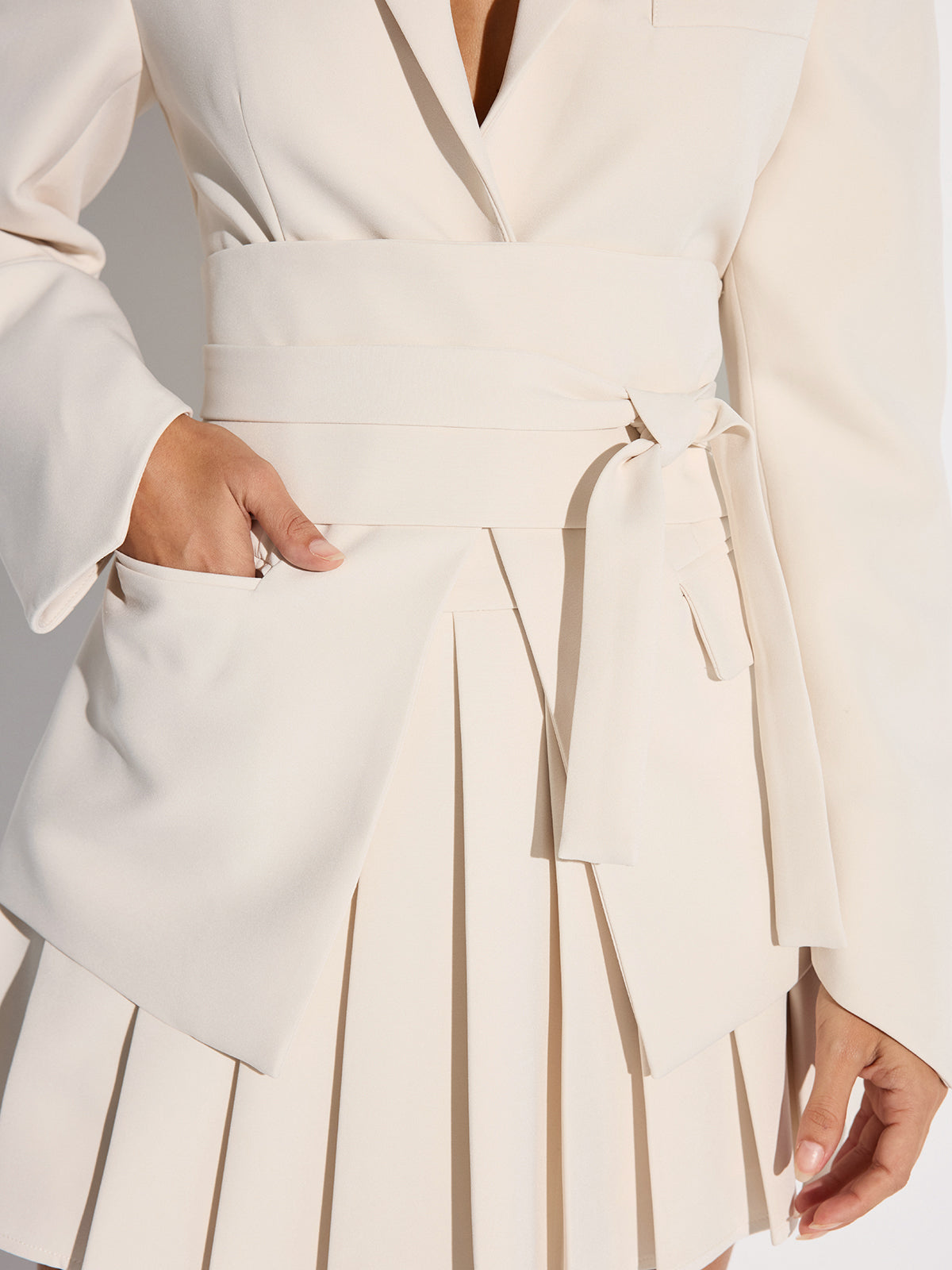 Blazer Ajusté Femme à Taille Cintrée - Élasticité et Ceinture Incluses
