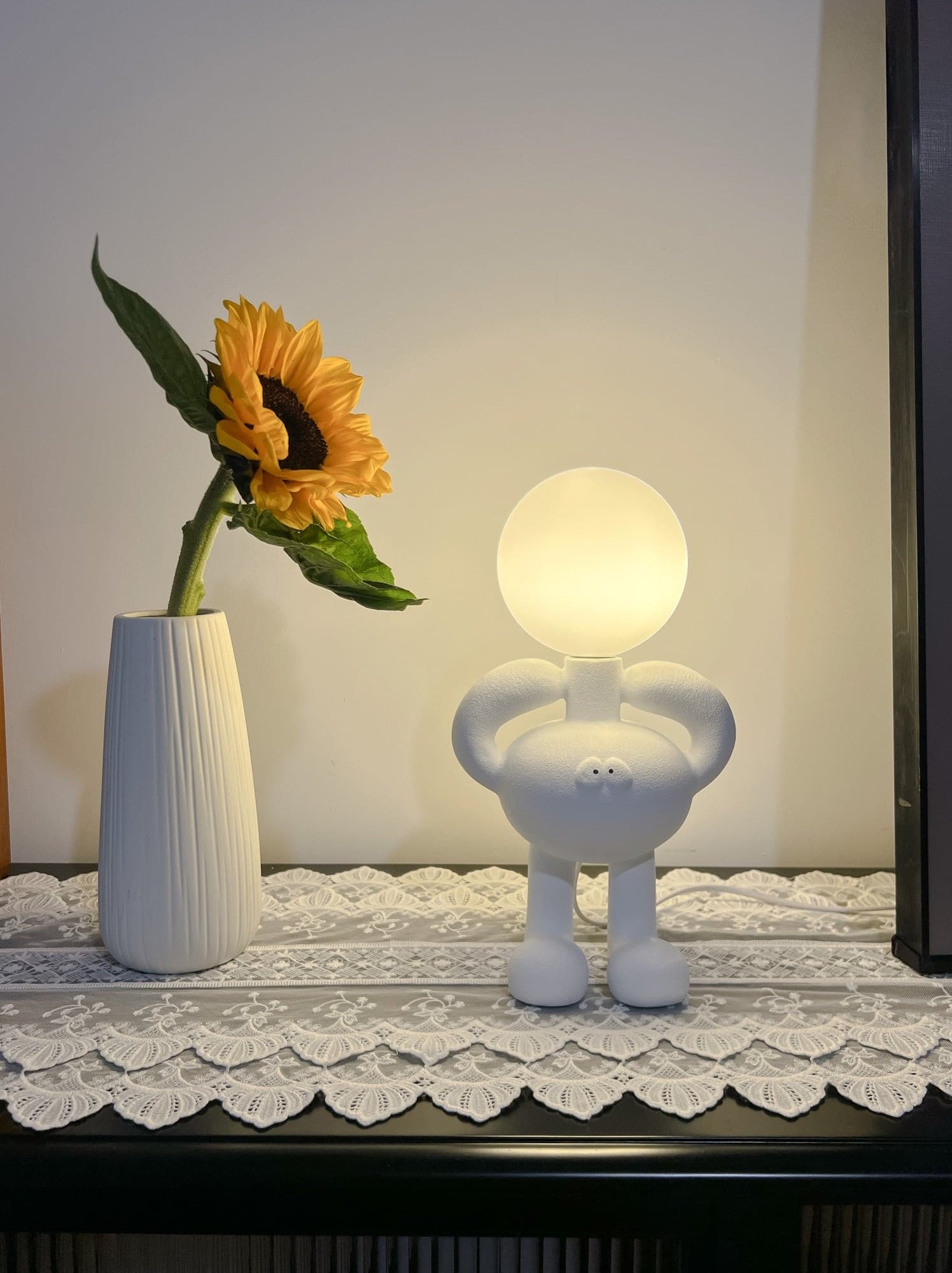 Lampe de Table Robotique - Design Créatif et Éclairage Joyeux