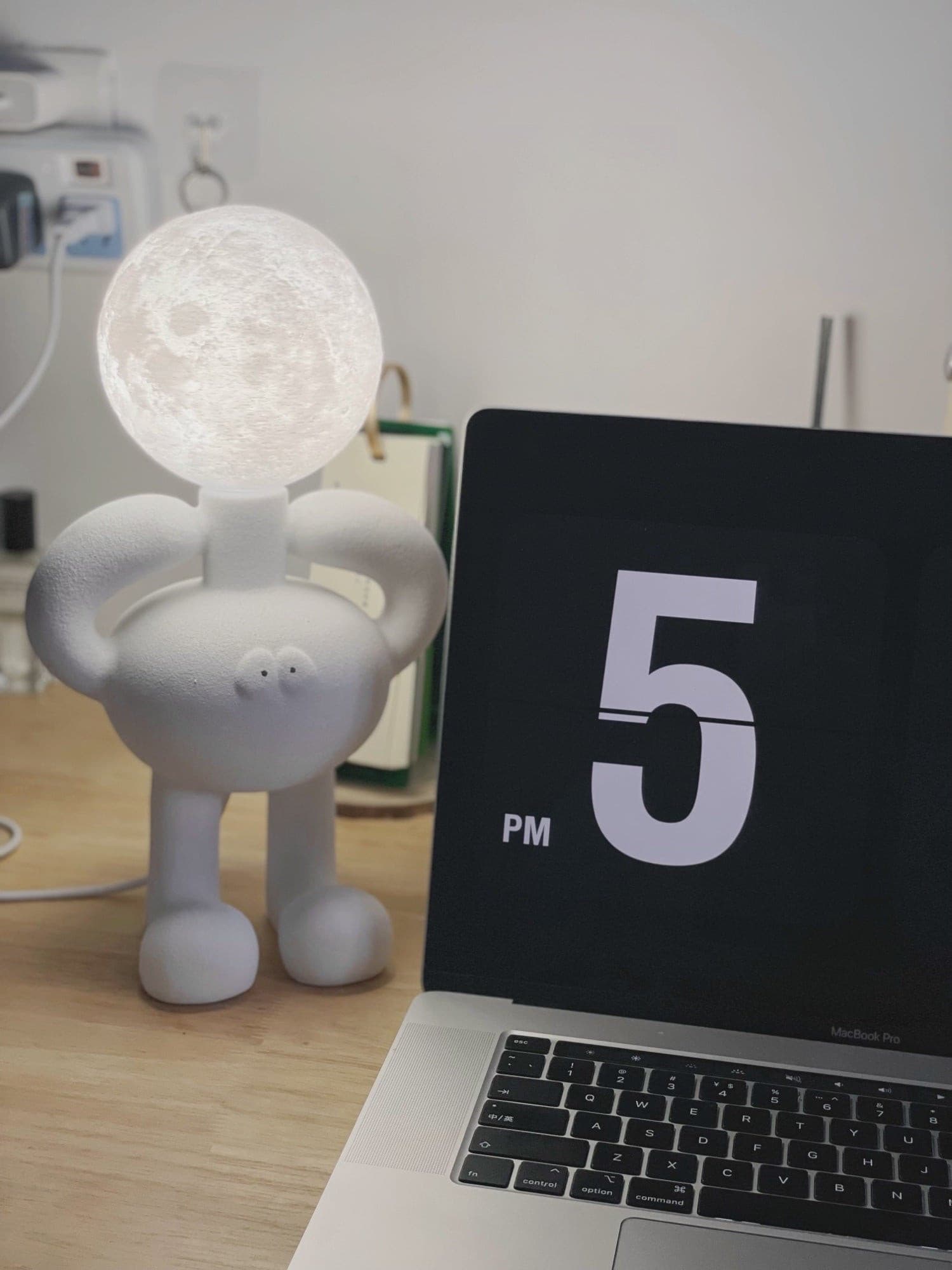 Lampe de Table Robotique - Design Créatif et Éclairage Joyeux