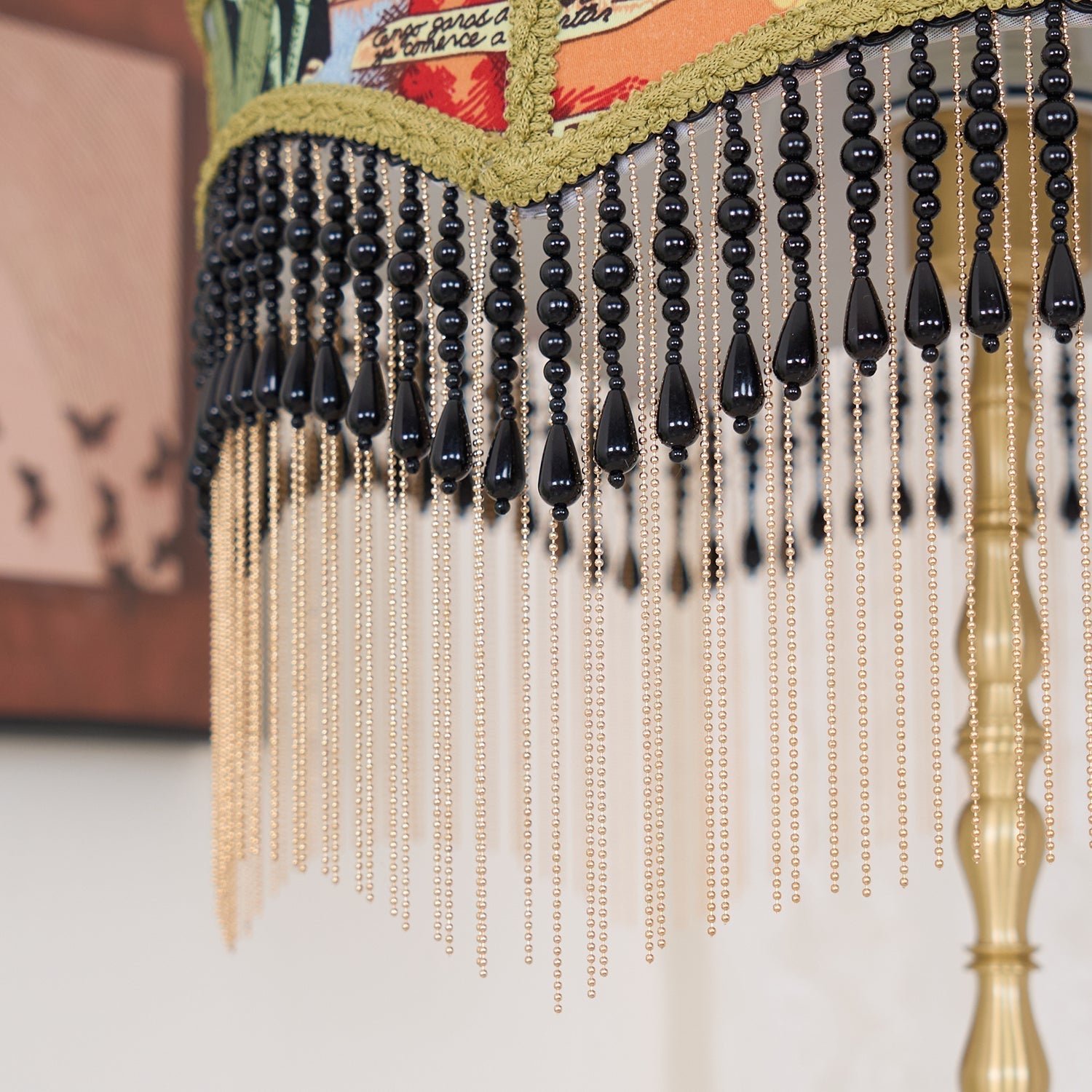 Lampe de Table Florale en Soie - Élégance Française avec Franges