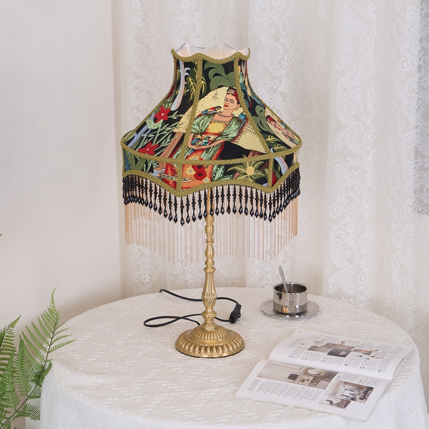 Lampe de Table Florale en Soie - Élégance Française avec Franges