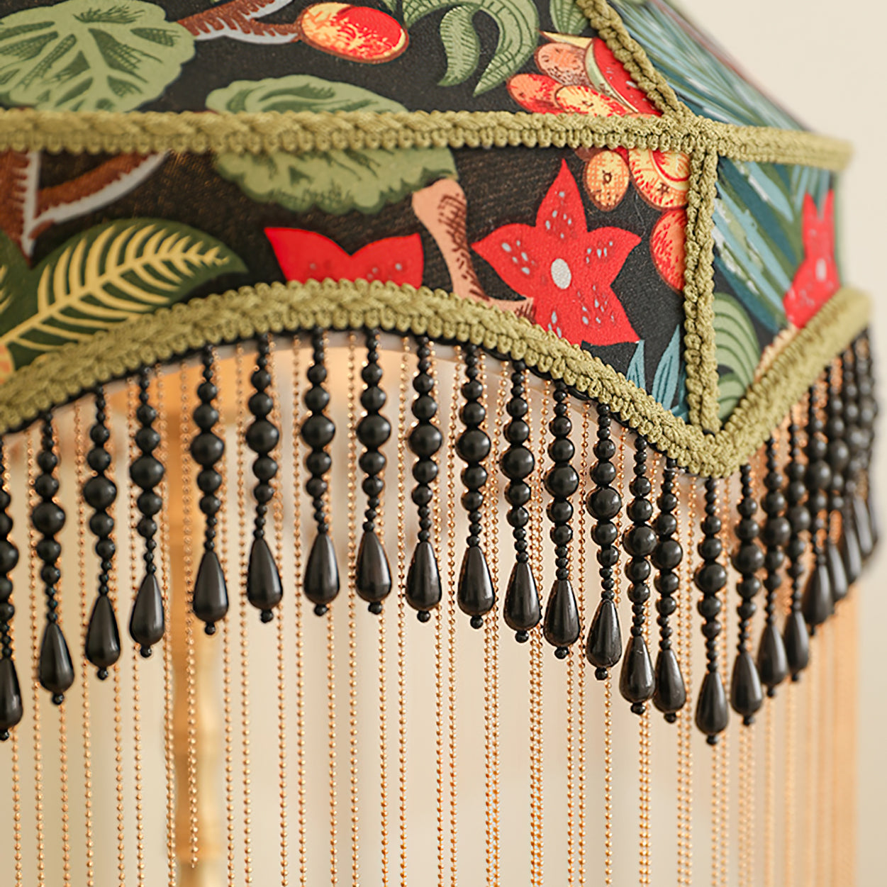 Lampe de Table Florale en Soie - Élégance Française avec Franges