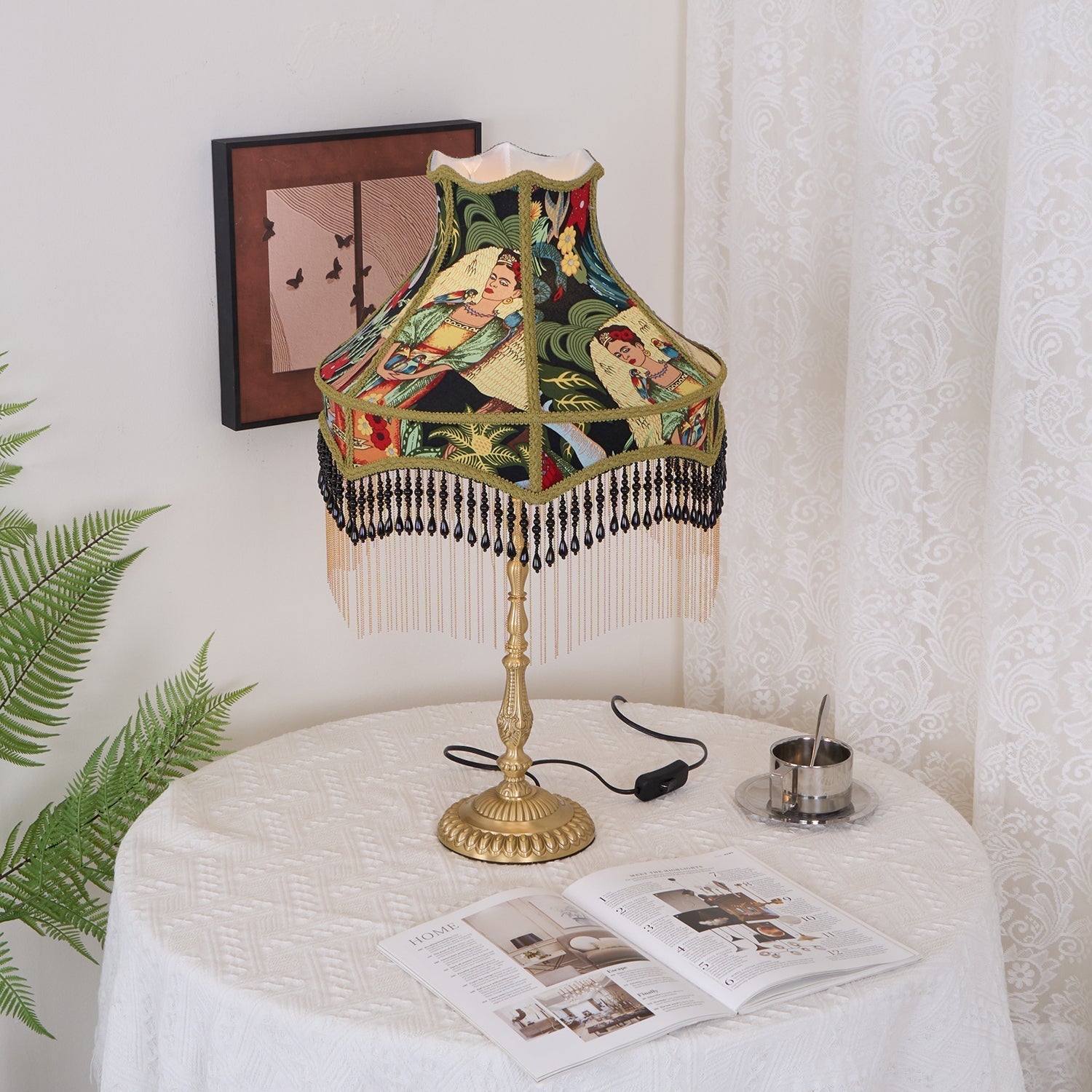 Lampe de Table Florale en Soie - Élégance Française avec Franges