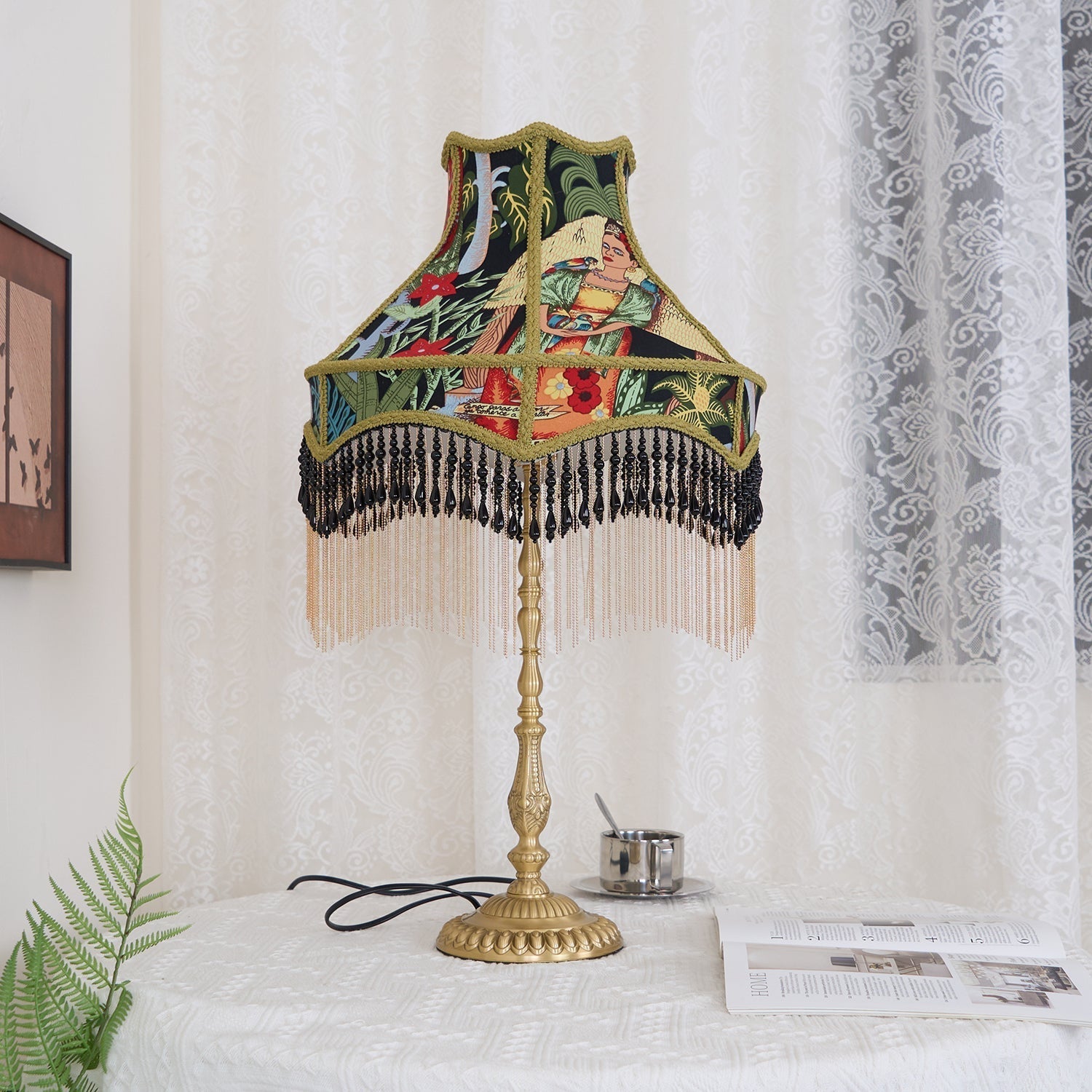 Lampe de Table Florale en Soie - Élégance Française avec Franges