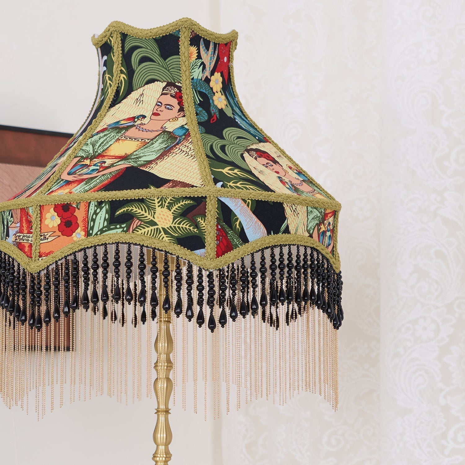 Lampe de Table Florale en Soie - Élégance Française avec Franges