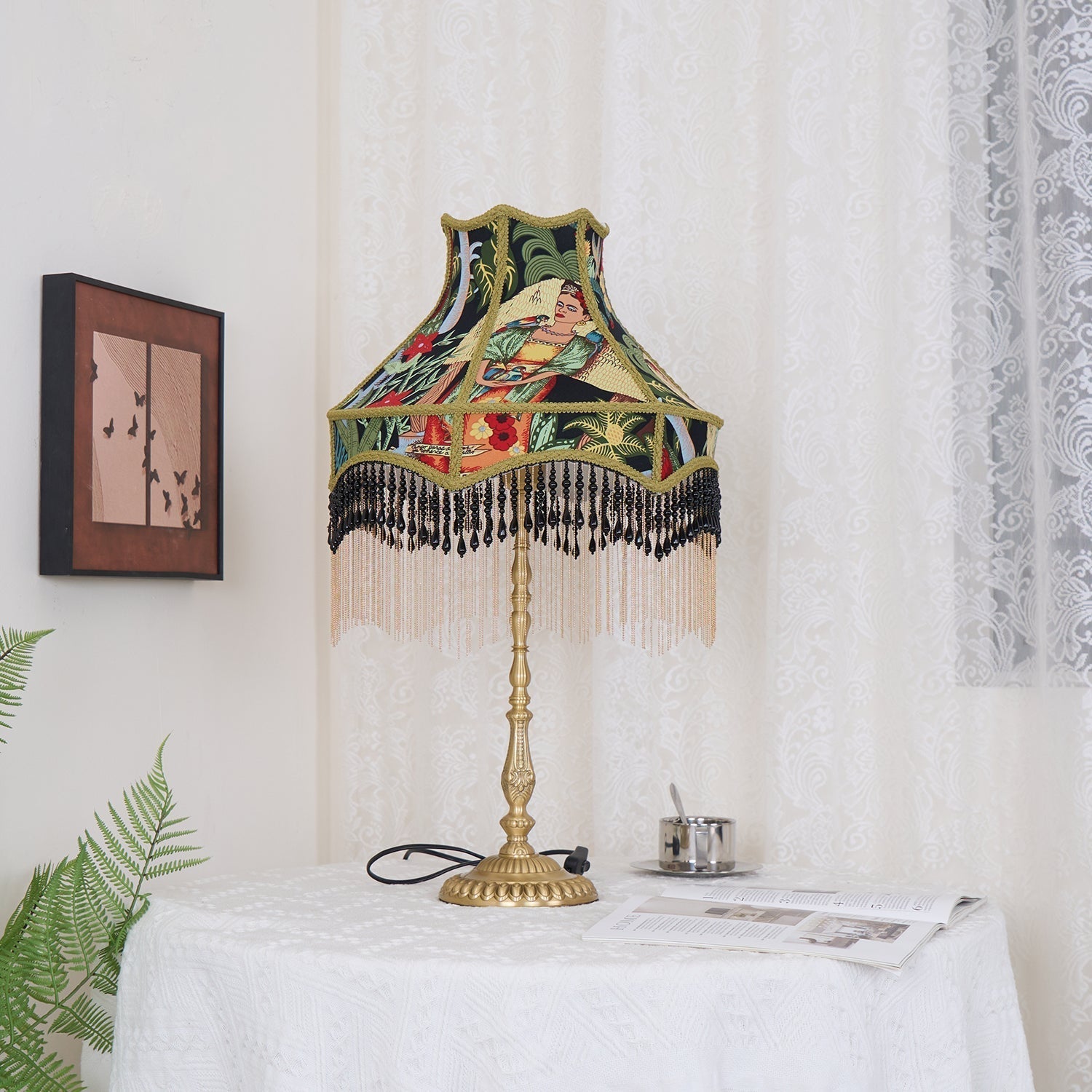 Lampe de Table Florale en Soie - Élégance Française avec Franges