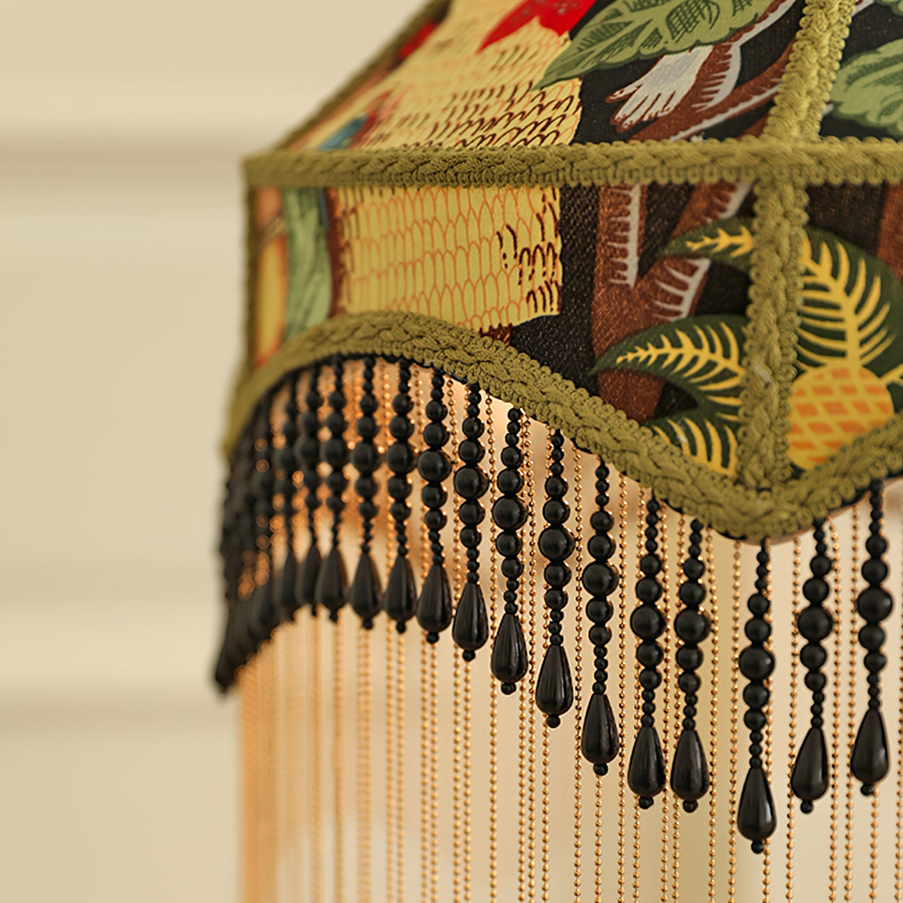 Lampe de Table Florale en Soie - Élégance Française avec Franges