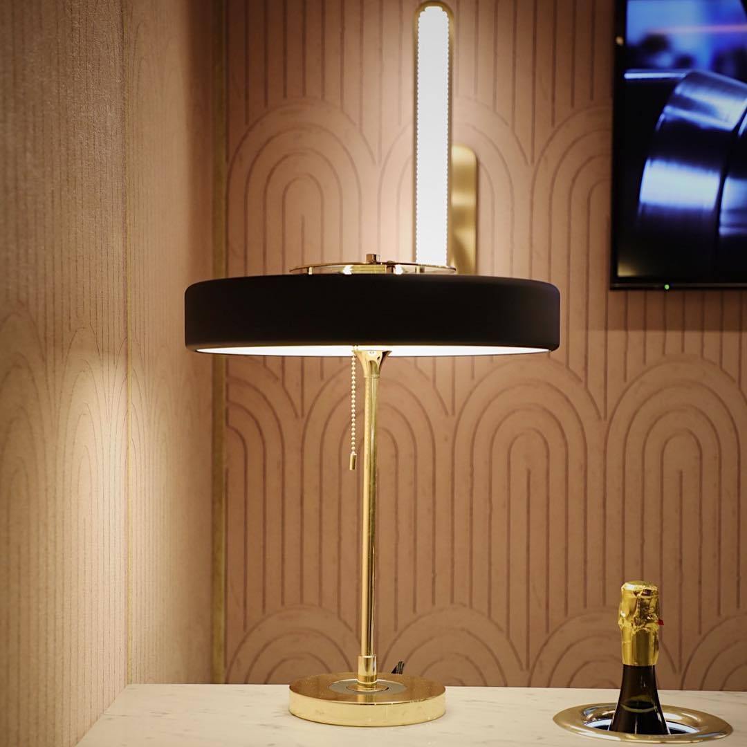 Lampe de Table en Métal et Acrylique - Design Élégant et Durable pour Intérieur