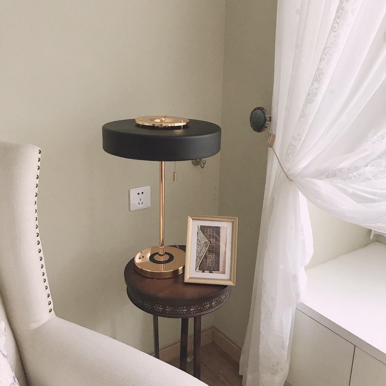Lampe de Table en Métal et Acrylique - Design Élégant et Durable pour Intérieur
