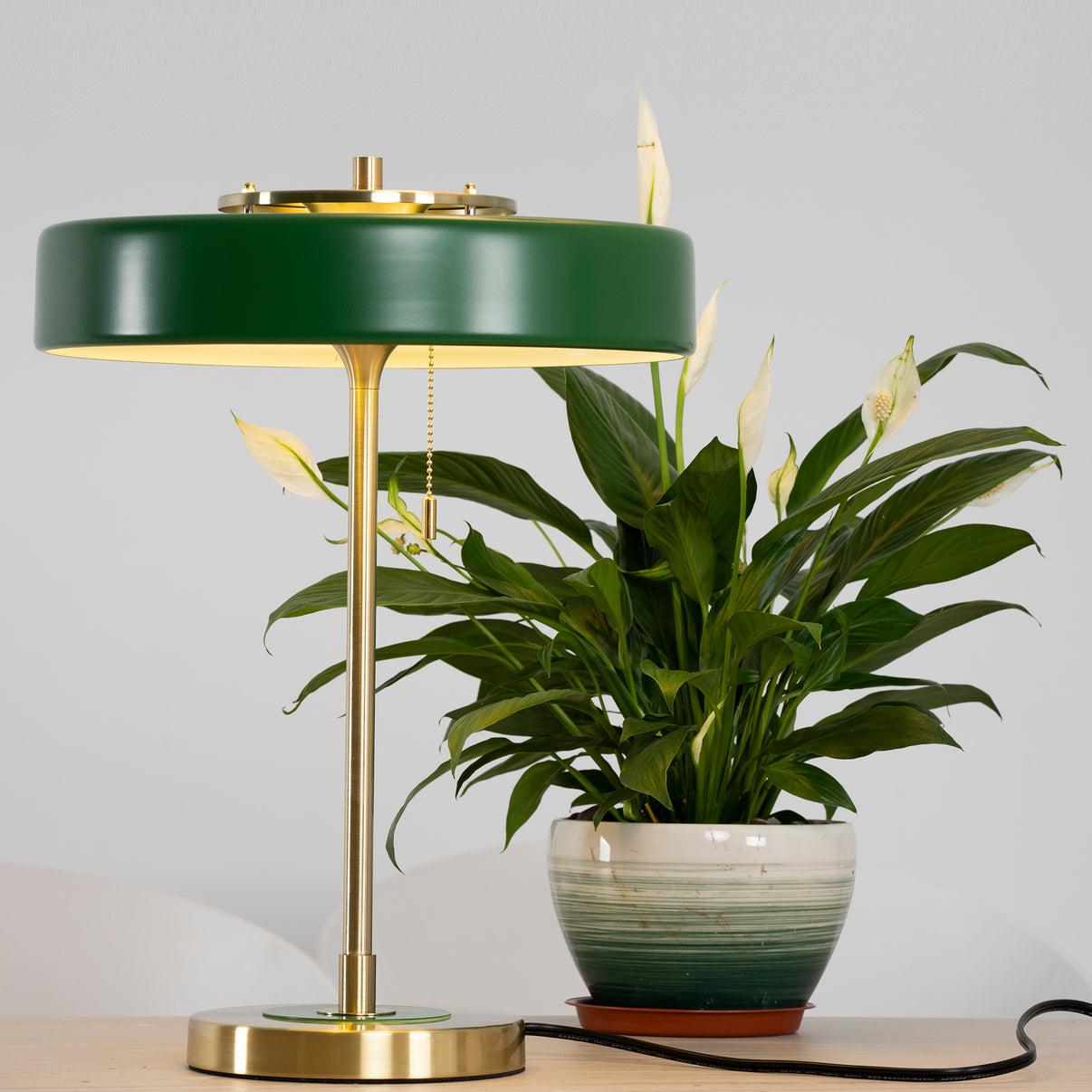 Lampe de Table en Métal et Acrylique - Design Élégant et Durable pour Intérieur