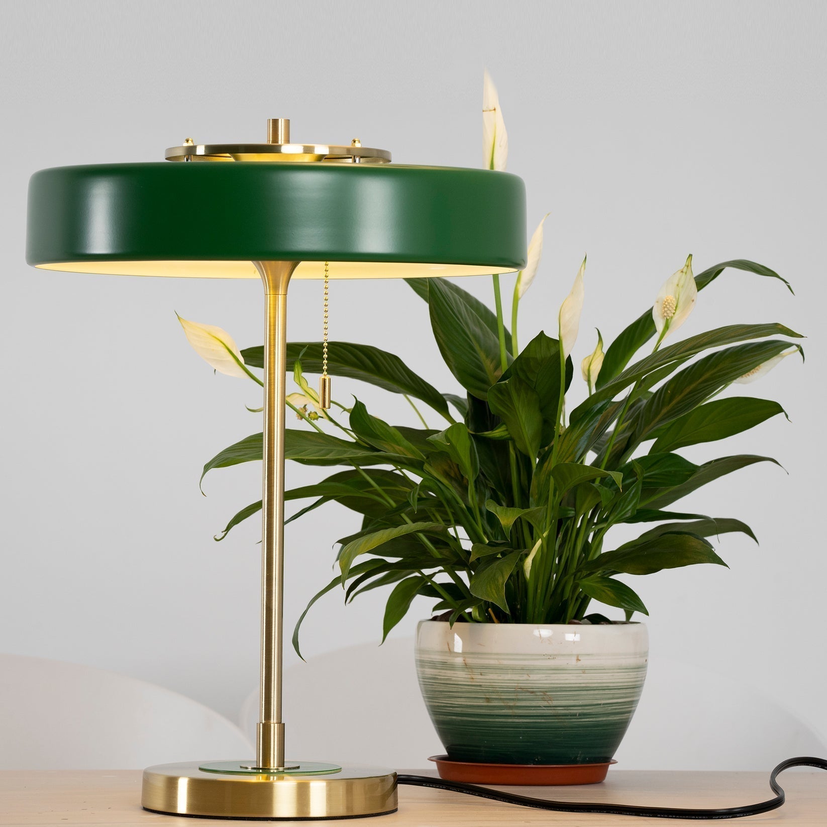 Lampe de Table en Métal et Acrylique - Design Élégant et Durable pour Intérieur