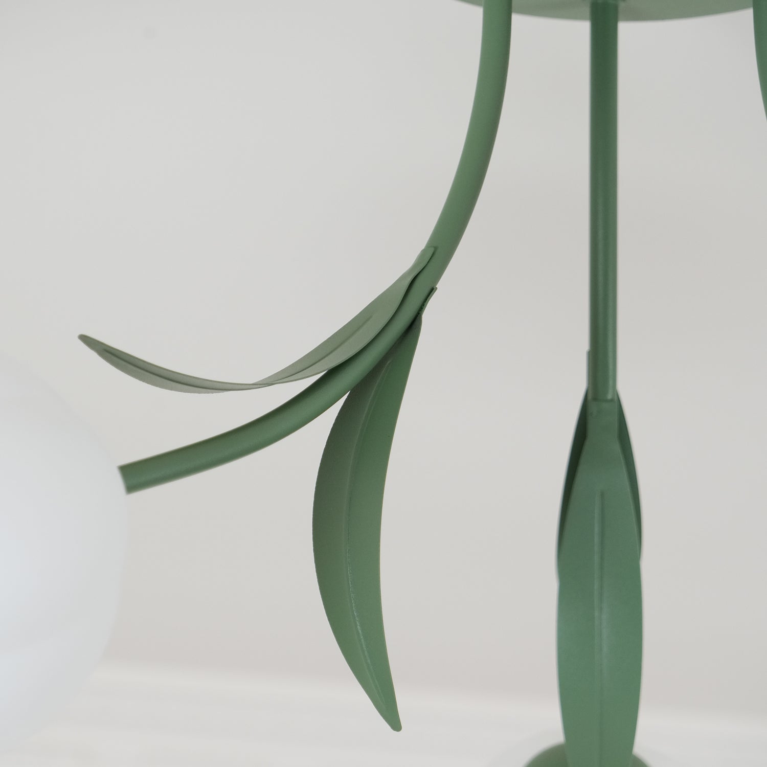 Lampe de Plafond Élégante en Métal - Design Floral et Lumière Douce