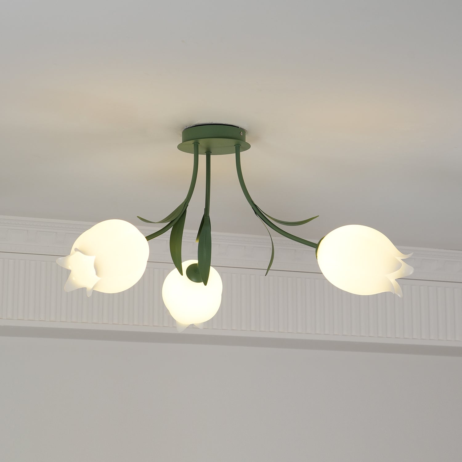Lampe de Plafond Élégante en Métal - Design Floral et Lumière Douce