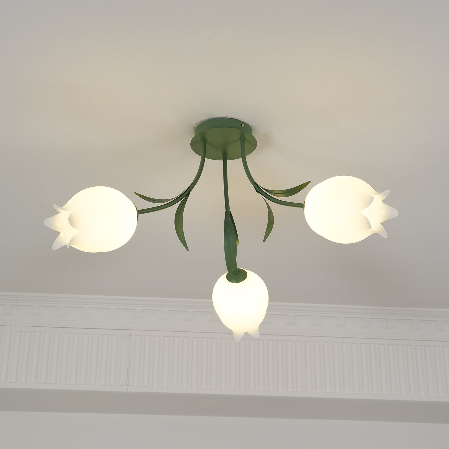 Lampe de Plafond Élégante en Métal - Design Floral et Lumière Douce