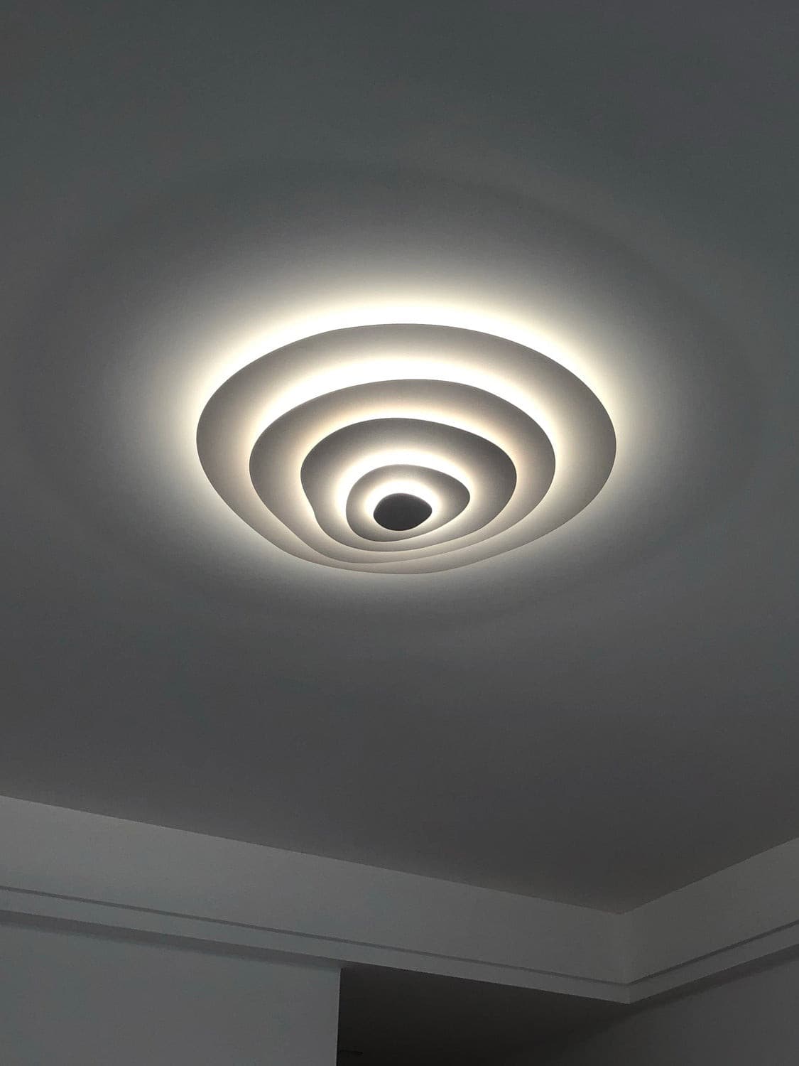 Lampe de Plafond Élégante en Métal - Design Ondulé et Ambiance Chaleureuse