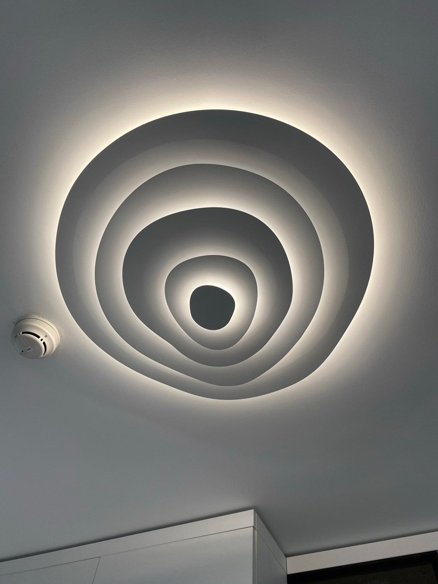 Lampe de Plafond Élégante en Métal - Design Ondulé et Ambiance Chaleureuse