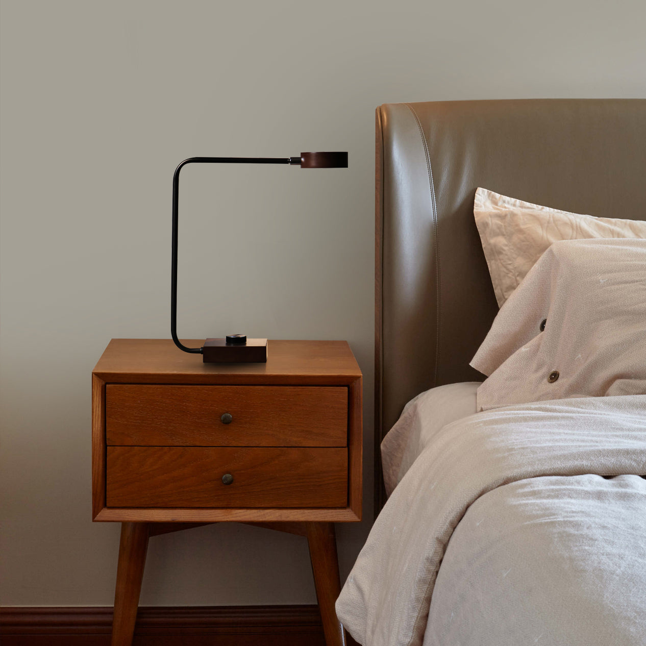 Lampe de Table Élégante - Design Arrondi et Éclairage Subtil