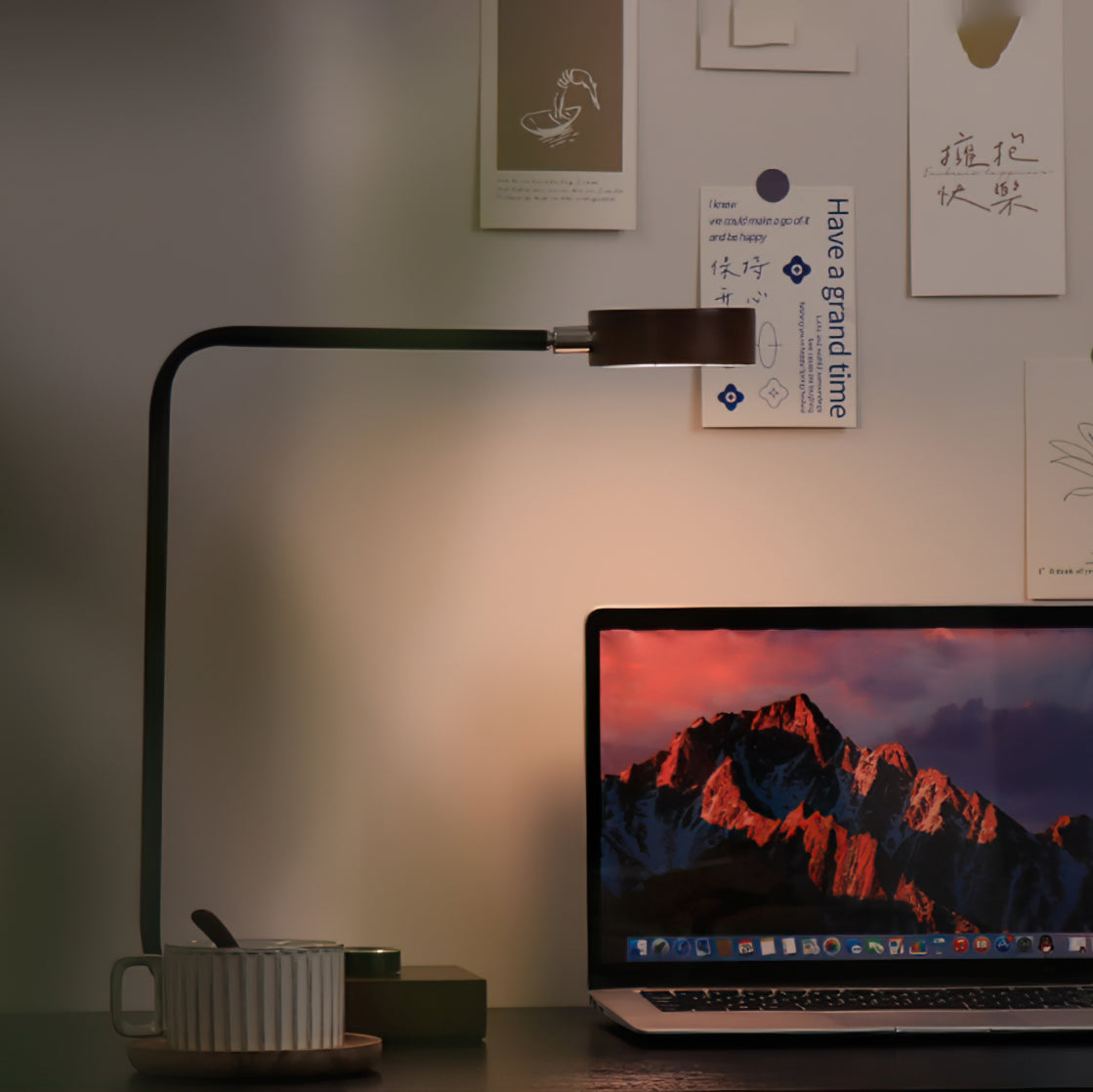 Lampe de Table Élégante - Design Arrondi et Éclairage Subtil