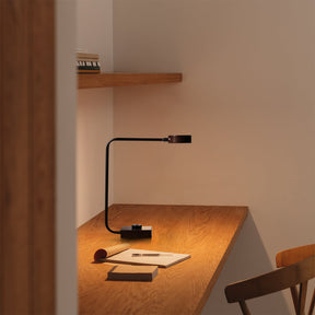 Lampe de Table Élégante - Design Arrondi et Éclairage Subtil