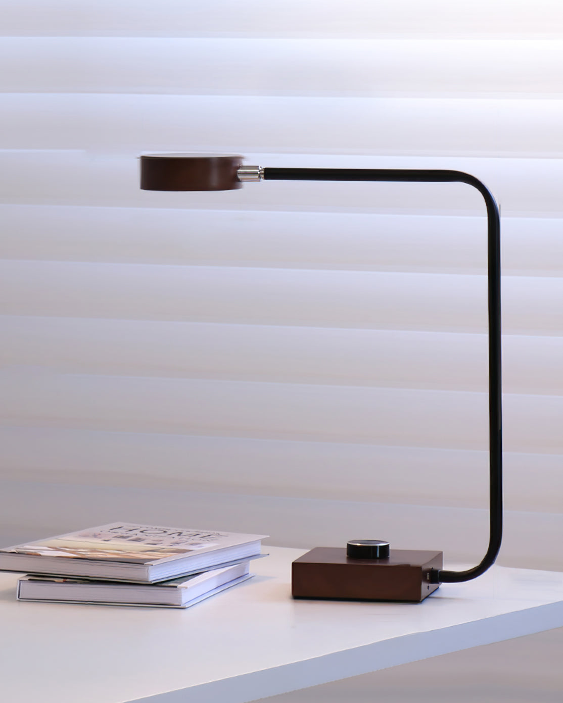 Lampe de Table Élégante - Design Arrondi et Éclairage Subtil
