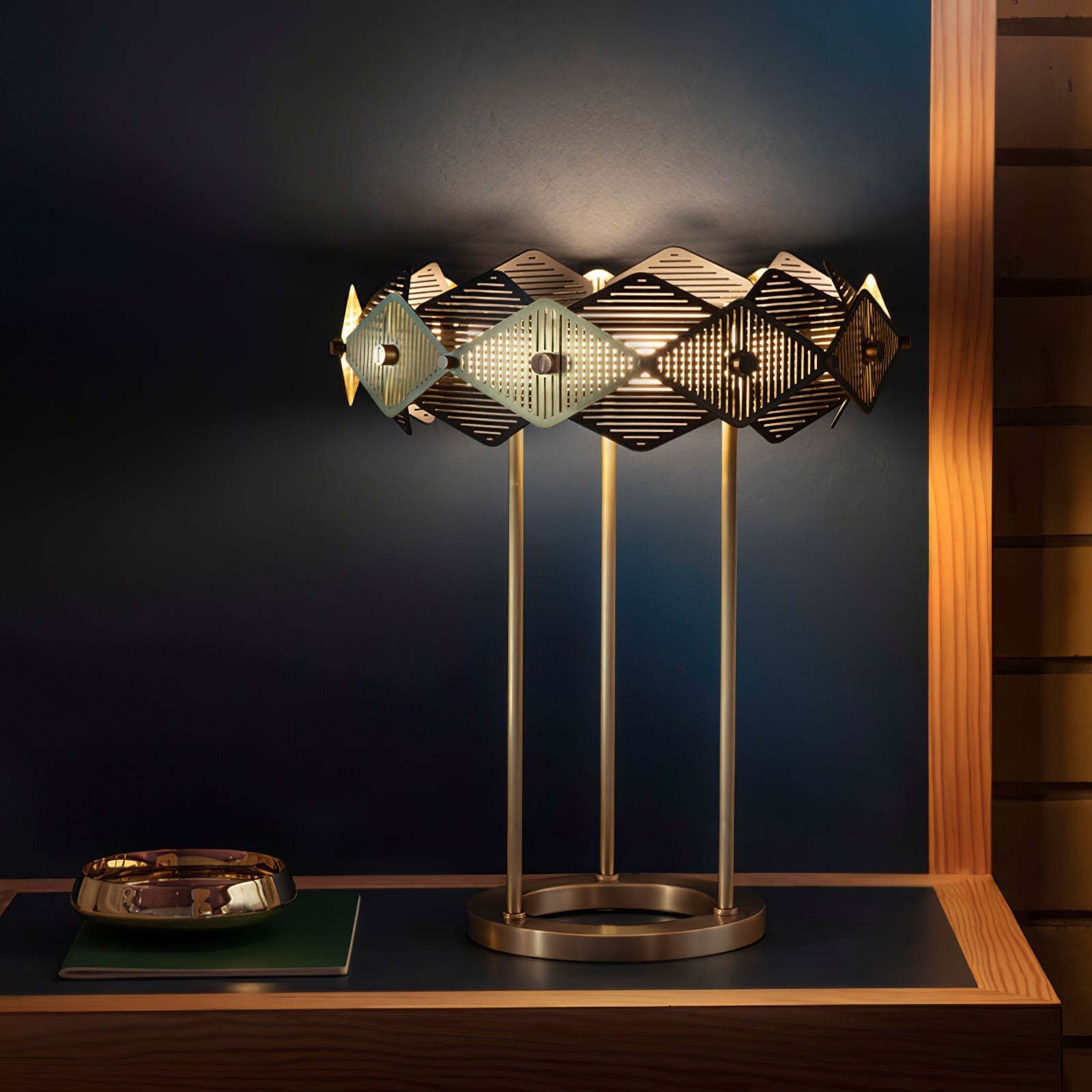 Lampe de Table Élégante Rouge - Design Intemporel et Chic