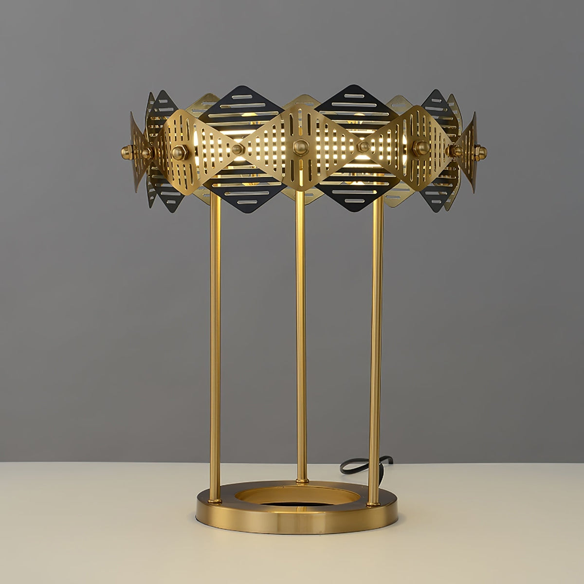 Lampe de Table Élégante Rouge - Design Intemporel et Chic