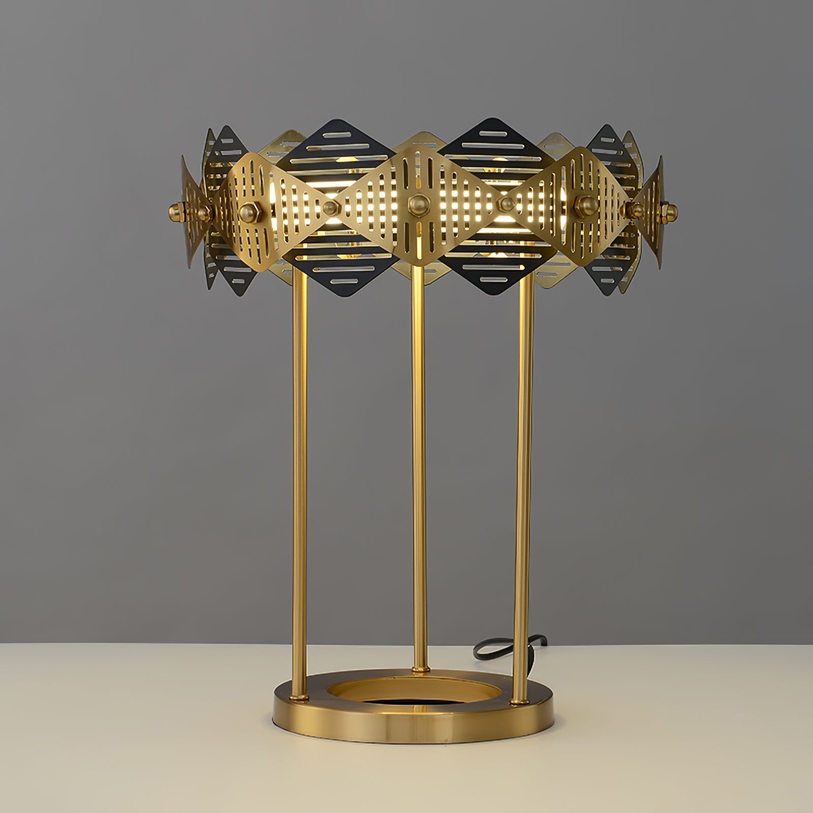 Lampe de Table Élégante Rouge - Design Intemporel et Chic