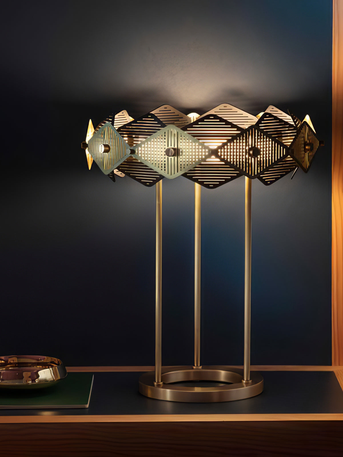 Lampe de Table Élégante Rouge - Design Intemporel et Chic