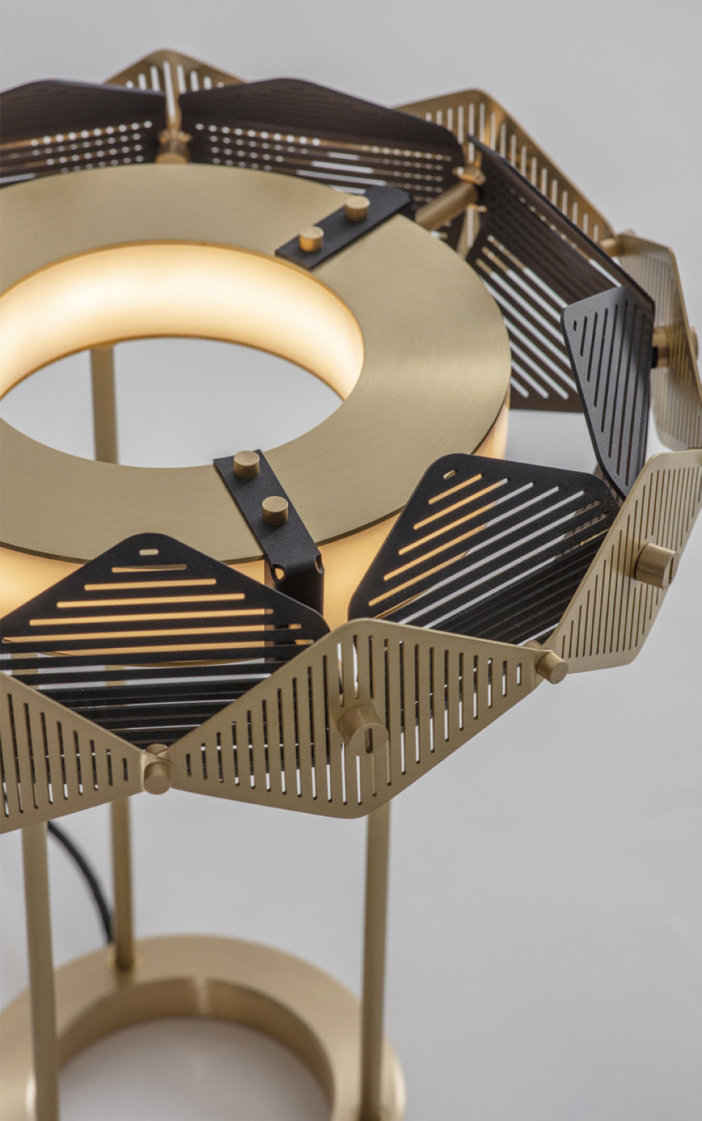 Lampe de Table Élégante Rouge - Design Intemporel et Chic
