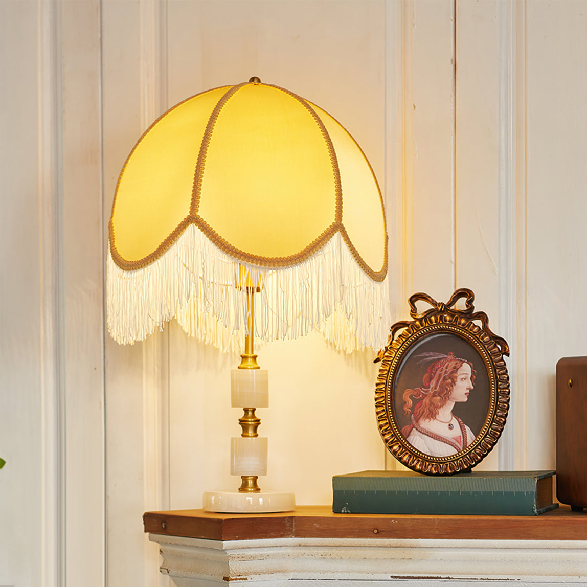 Lampe de Table Rustique en Marbre - Élégante avec Détail en Frange