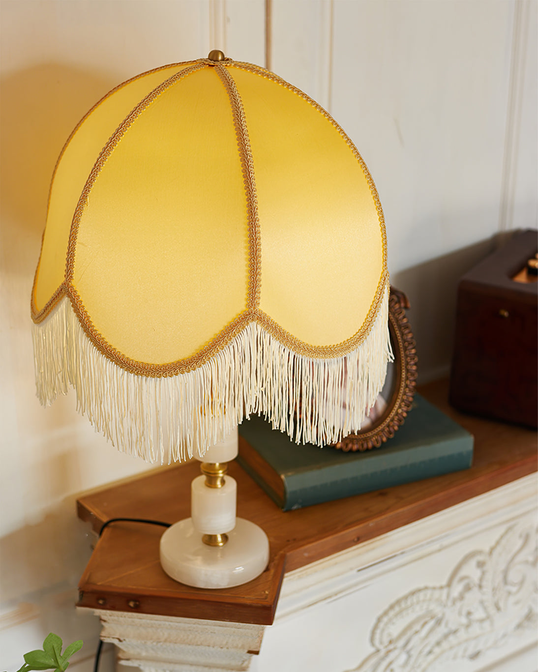 Lampe de Table Rustique en Marbre - Élégante avec Détail en Frange
