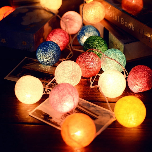 Guirlande de Boules de Coton - Ambiance Chaleureuse et Conviviale