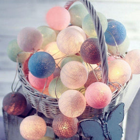 Guirlande de Boules de Coton - Ambiance Chaleureuse et Conviviale
