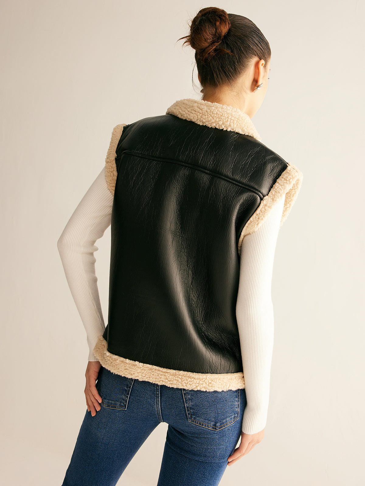 Gilet en Cuir Synthétique - Doublé en Teddy Chaud et Confortable