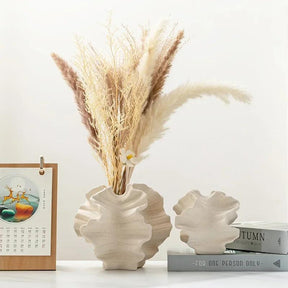 Vase en Céramique Moderne - Design Élégant avec Vagues Géométriques