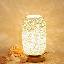 Lampe de Table en Rotin - Élégance Naturelle et Ambiance Chaleureuse