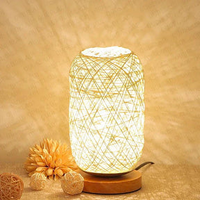 Lampe de Table en Rotin - Élégance Naturelle et Ambiance Chaleureuse
