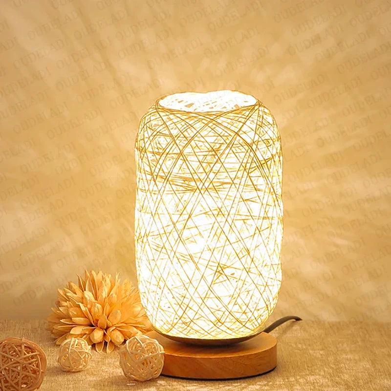 Lampe de Table en Rotin - Élégance Naturelle et Ambiance Chaleureuse