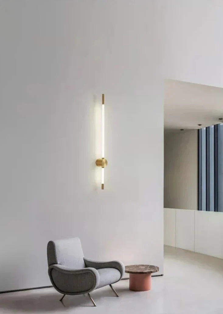 Applique Murale LED Verticale - Éclairage Économe et Élégant