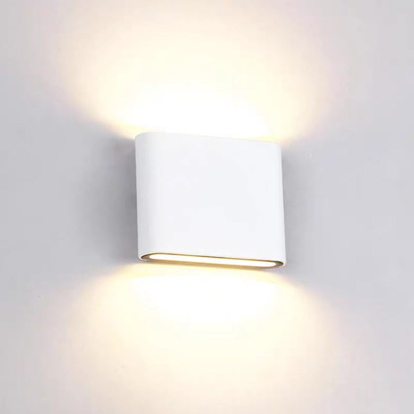 Applique Murale Étanche LED - Design Résistant aux Intempéries et Écoénergétique