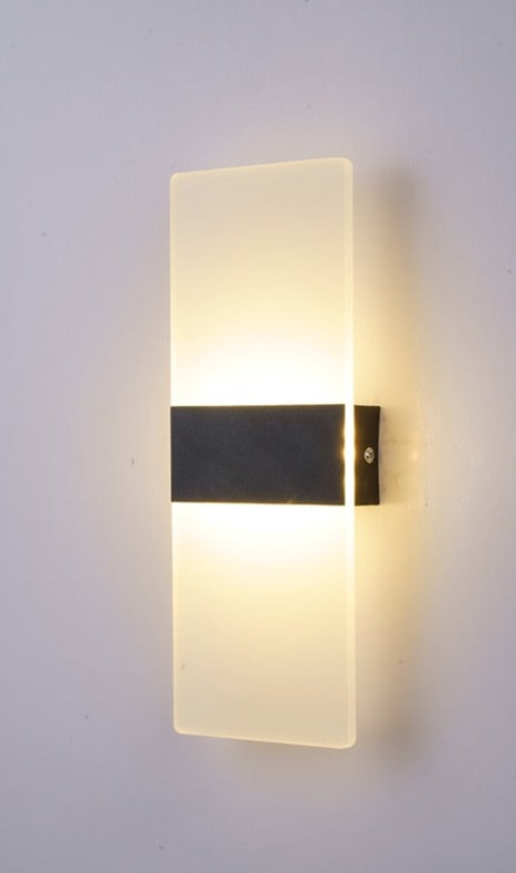Applique Murale Contemporaine - Éclairage Polyvalent et Durable