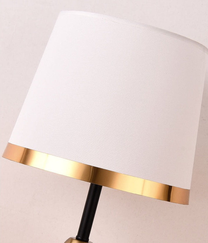 Lampe de Table Élégante en Or et Noir - Éclairage Chic pour Ambiance Cosy