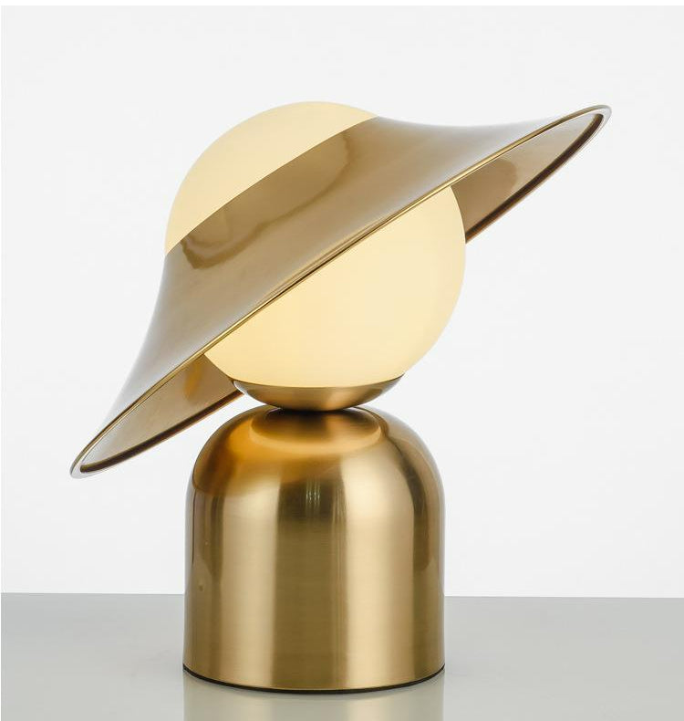 Lampe de Table Nordique en Or - Élégance et Fonctionnalité pour Votre Espace