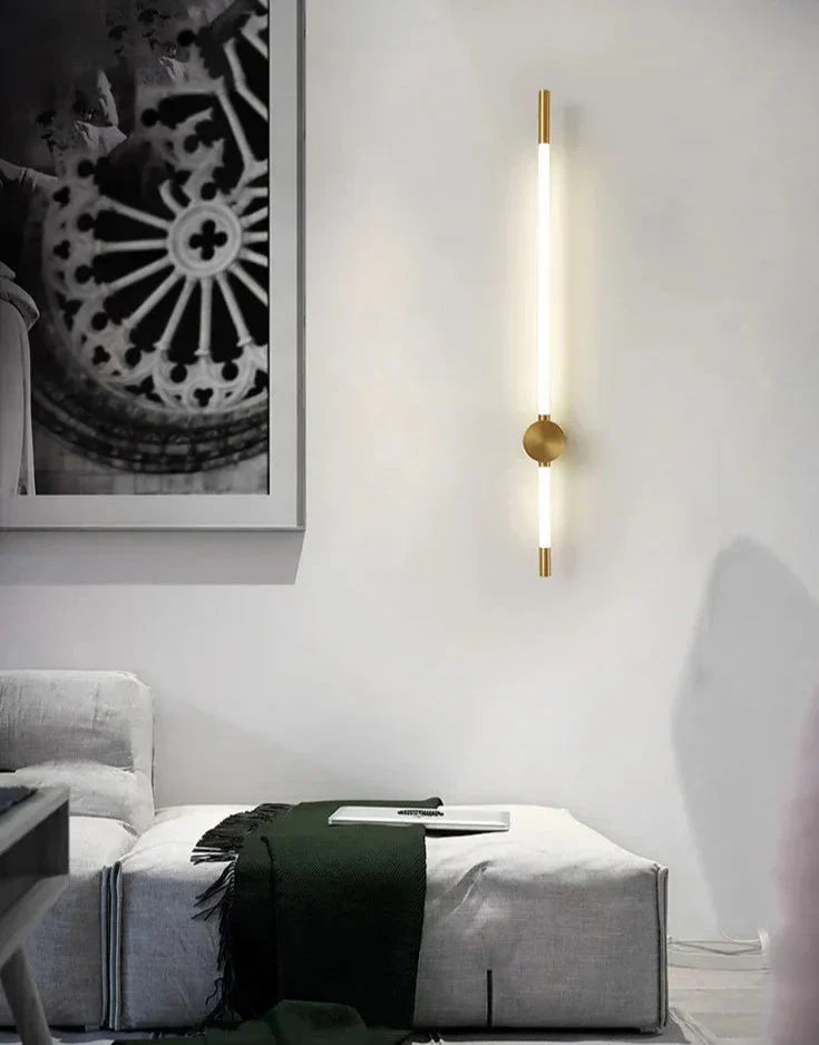 Applique Murale LED Verticale - Éclairage Économe et Élégant