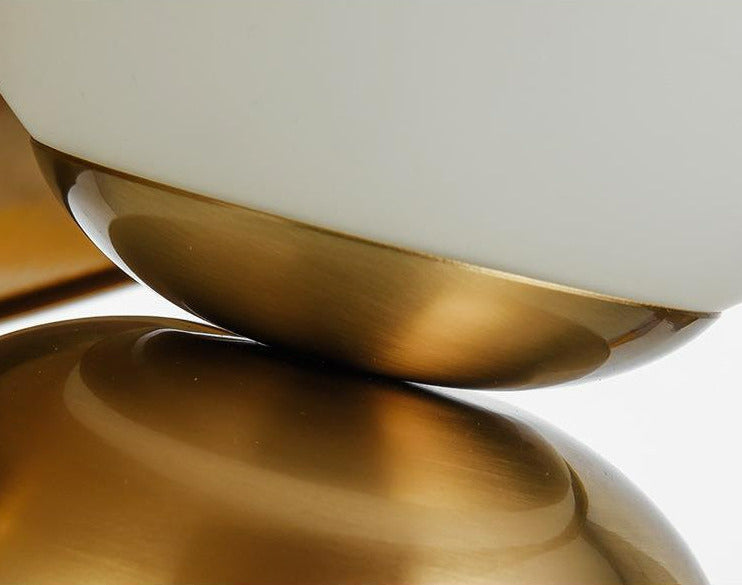 Lampe de Table Nordique en Or - Élégance et Fonctionnalité pour Votre Espace