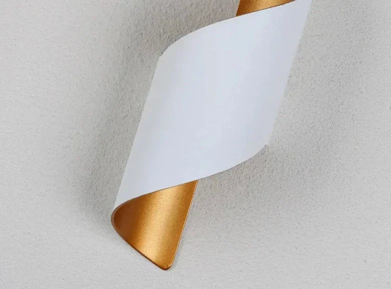 Applique Murale Moderne en Fer - Éclairage LED Économe et Durable