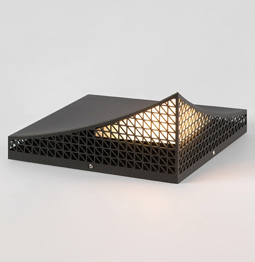 Applique Murale Solaire Pyramidale - Éclairage Économe en Énergie et Élégant