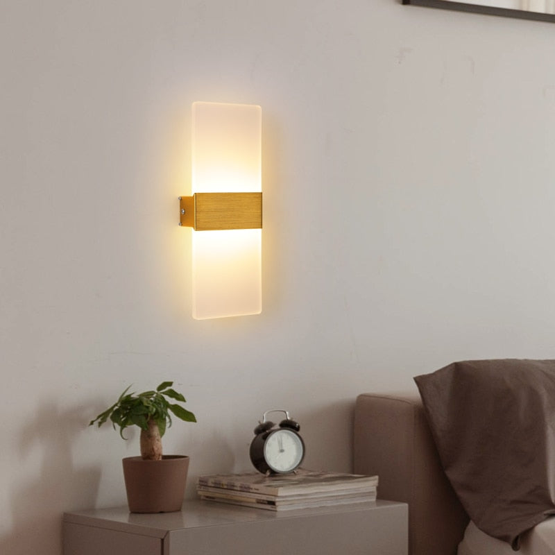 Applique Murale Contemporaine - Éclairage Polyvalent et Durable
